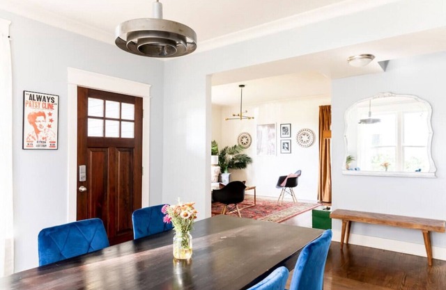 Cheerful 6 Beds, 3 Bedroom House w/ Outdoor Space!