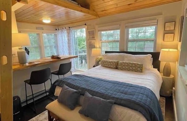 Cheerful Cottage with Loft Close to Everything 6