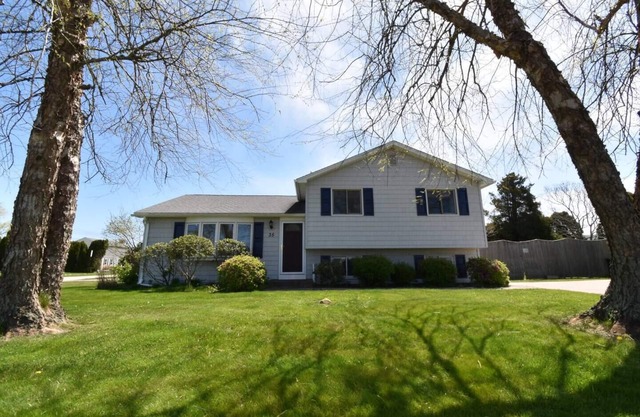 Cheerful four-bedroom home with central air
