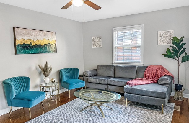 Cheerful & Spacious in Prime Location, Ready for YOU!