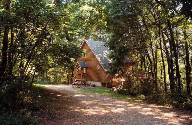 Cheerful Two Bdrm Cabin | Hot Tub | Pet Friendly