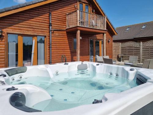 Cherry 30 Hot Tub-2 Storey