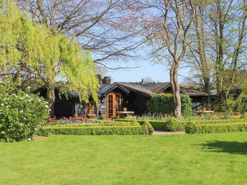 Chestnut Cottage - 27636