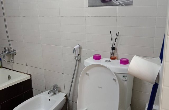 Chic 1-bedroom apartment with WiFi and AC in awesome Abu Dhabi