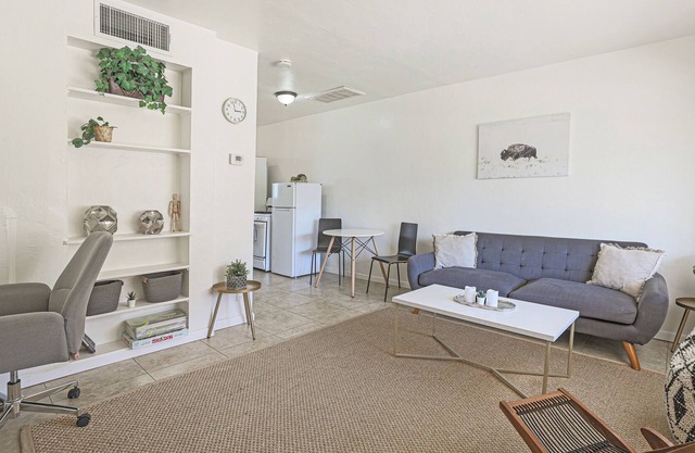 Chic 1BR, mins to ASU downtown Phoenix + Workspace