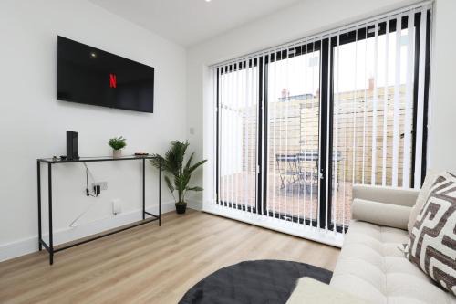Chic 2 Bed Flat near Central Cardiff