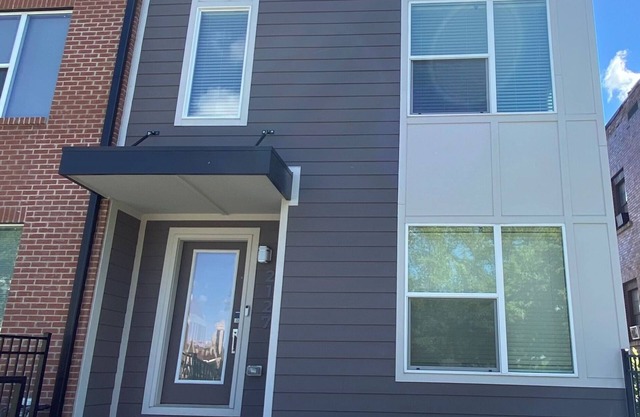 Chic 2-bedroom townhome near Bottleworks and Downtown