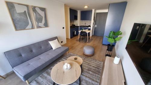 Chic 2BR Retreat for 5 in Vibrant Las Condes Oasis