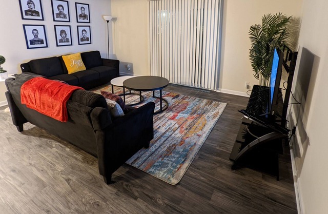 Chic 3 bedroom Spacious Unit Pool Nashville