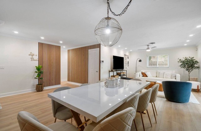 Chic Coastal - Heated Pool at Request, Near PGA & Everything!