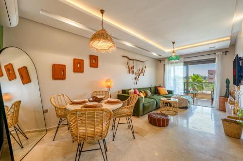 Chic Escape Sunny Terrace Pool Cenima Bed Fiber Wi-Fi