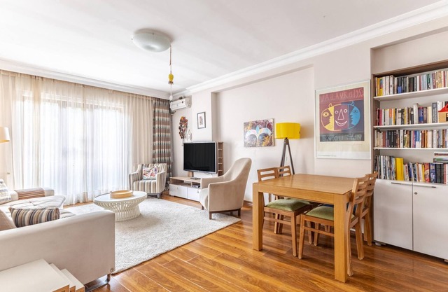 Chic Flat 5 min to Kanyon Mall and Metro in Levent
