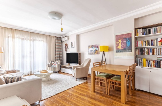 Chic Flat 5 min to Kanyon Mall and Metro in Levent