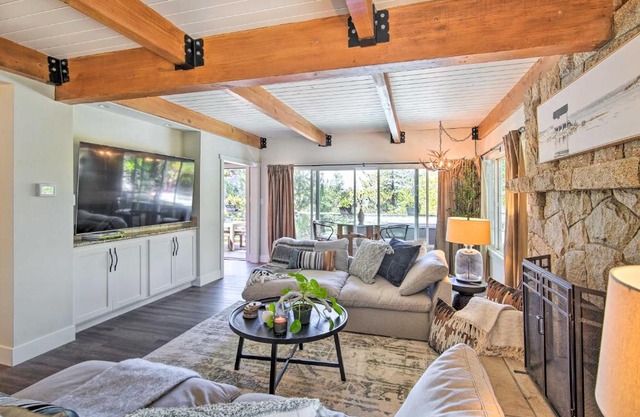 Chic Lake House with Furnished Deck and Hot Tub!