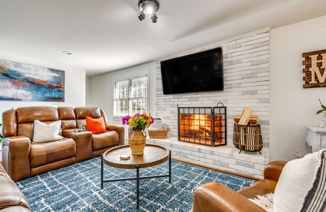 Chic Marietta Getaway w/ Fire Pit & Grill!