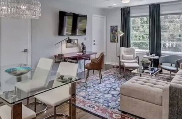 510 Queens 203: 1BR Myers Park Oasis