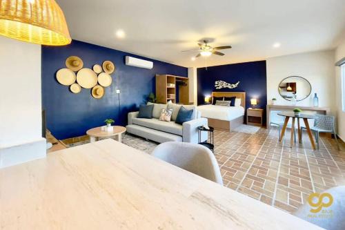 Chic Studio Kitchen WiFi TV Steps to Beach