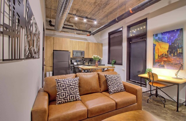 Chic Ultramodern Loft Suite w/Designer Features