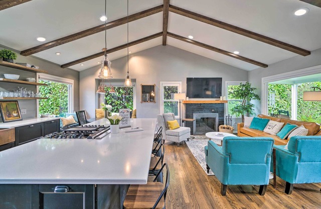 Chic Vancouver Cottage: 1 Mile to Main Street
