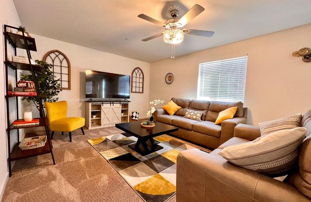 Chowchilla Lovely Home on your way to Yosemite!