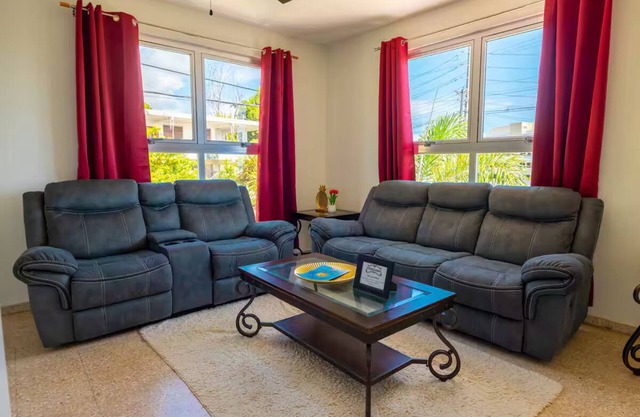 Chris Home for 20 Guests - Private Pool & Jacuzzi