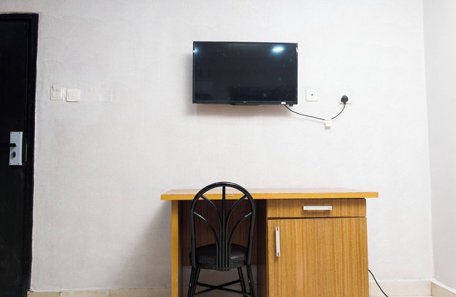Chrysoberyl hotel in awesome Lagos with AC