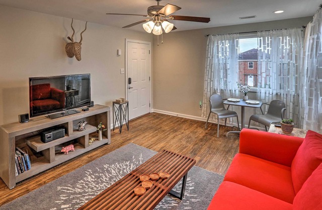 ¡NUEVO! Brownstone Cincinnati Apt - 10 millas al centro