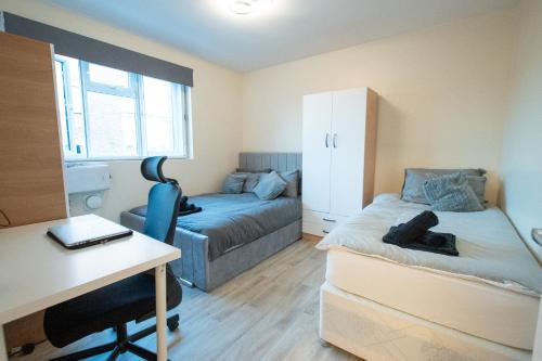 City Airport & Excel Cozy 2BR Ideal for Work & Family Stays