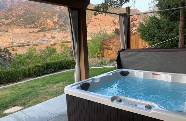 City and Mountain Views from a Private Hot Tub!