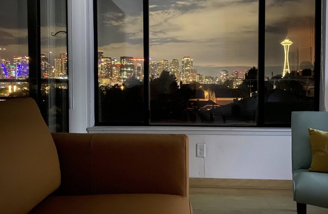 City View Top Floor Free Parking