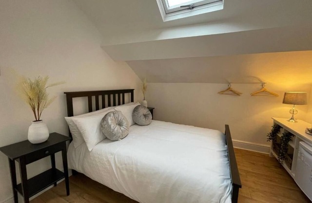 CityStays Rooms with Free Parking - Deluxe Double Room 2