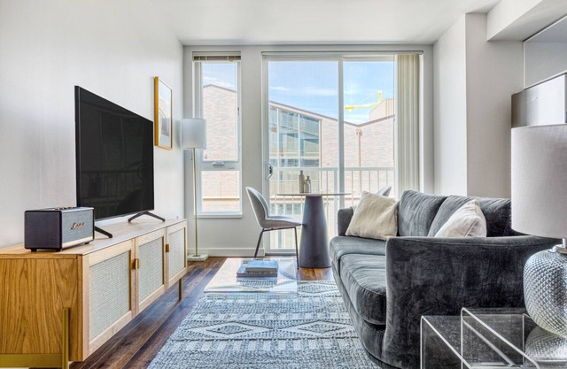 Classic Bellevue Studio w/ Gym, W/D, near Spring District, by Blueground