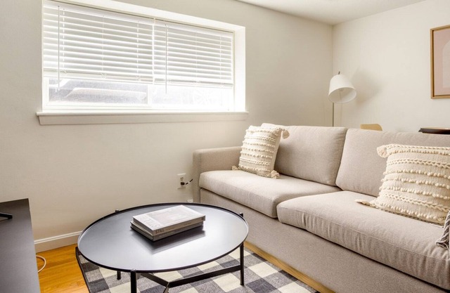 Classic Brighton 1BR nr Sutherland Rd Green Line, by Blueground