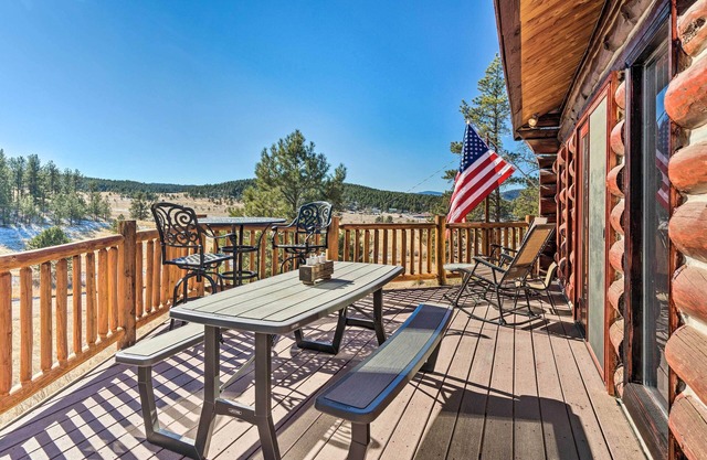 Classic Colorado Log Home w/ Mountain Views!