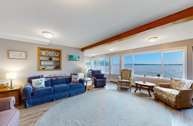Lakefront home with 3 docks