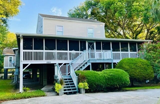 Classic Style Sullivan's Island house - Very Charming! 2 blocks to beach/ 1 Month Minimum Only!