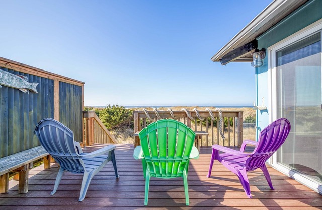 Casa de campo clásica con vista al mar y revestida de madera con fácil acceso a la playa en Waldport