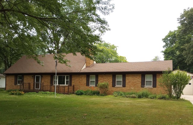 Clean and spacious 3 bedroom home with charm & great vibes. Welcome to my home!