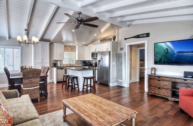 CDM Flower Streets: 1 cuadra a la playa y al pueblo con A / C- Loft y garaje