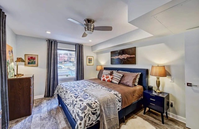 510 Queens 101: Stylish Home near Myers Park