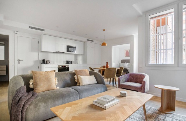 Clean Sarrià 2BR w/ Doorman, Recently Renovated, by Blueground