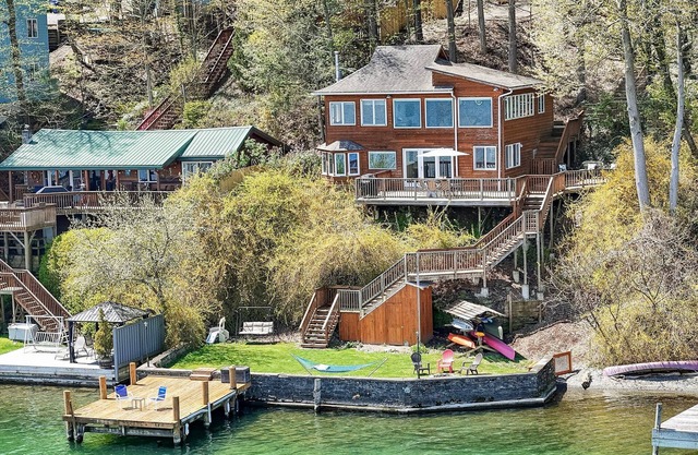 Relajante Cayuga Lake House cerca de todo Se admiten perros