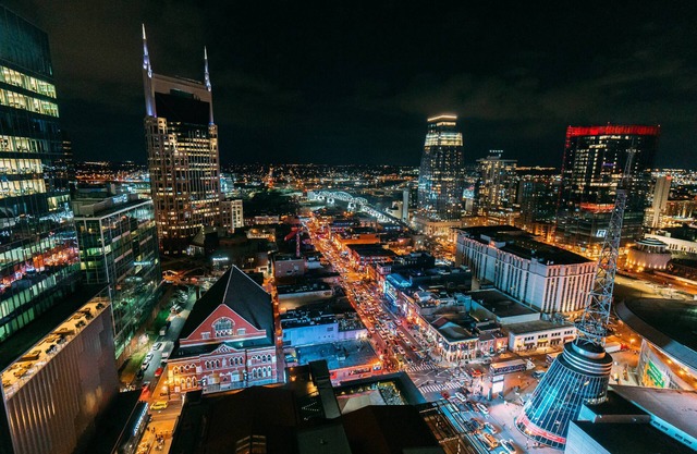 Cleo Miller ~ Fabulous Condo ~ Prime Location ~ Balcony ~ Near Downtown & Broadway ~ East Nashville