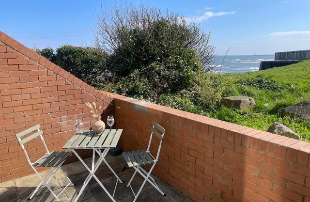 Cliff Haven, Sea View Holiday Home.