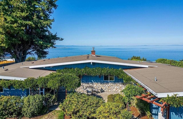 Cliffside Rest, w/ Oceanfront Views near Olympic National Park + Jacuzzi & Grill