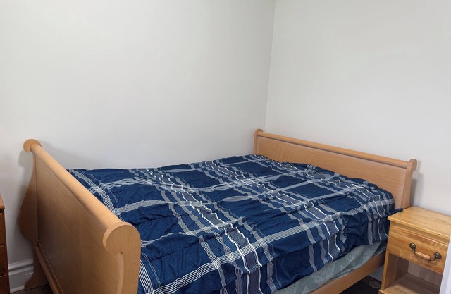 Close to Downtown/university of Guelph Residence room 3
