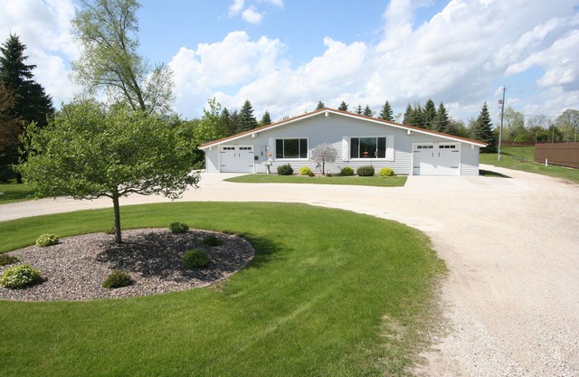 Cerca del centro de Elkhart Lake!