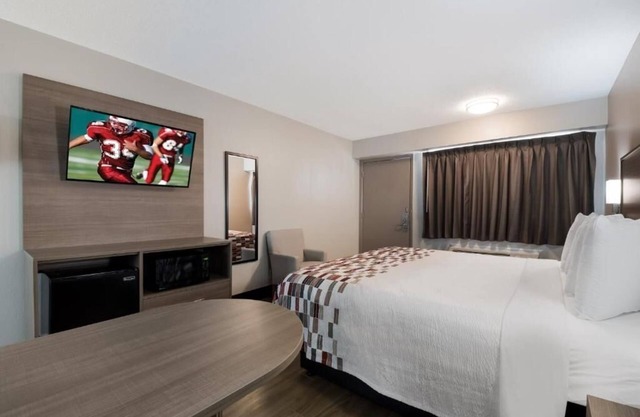 Close to Hamilton Place Mall | 2 Budget Friendly Rooms | Pets are Allowed