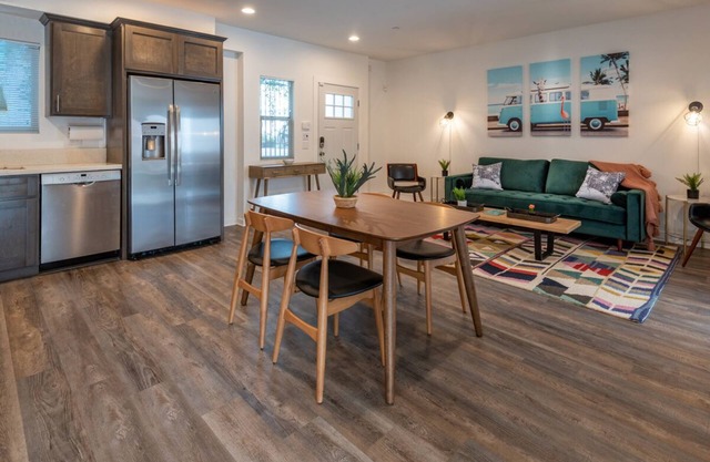 CENTRO Long Beach 5bed / 4bath