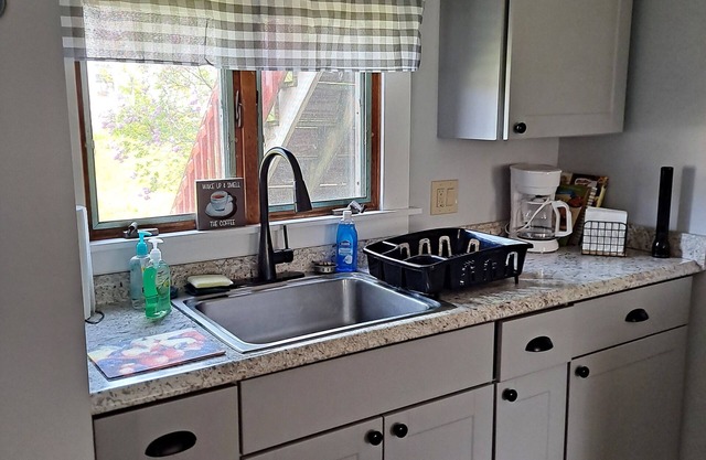 Close to Newfound Lake And ski and snowmobile trails in the winter! Cozy!!